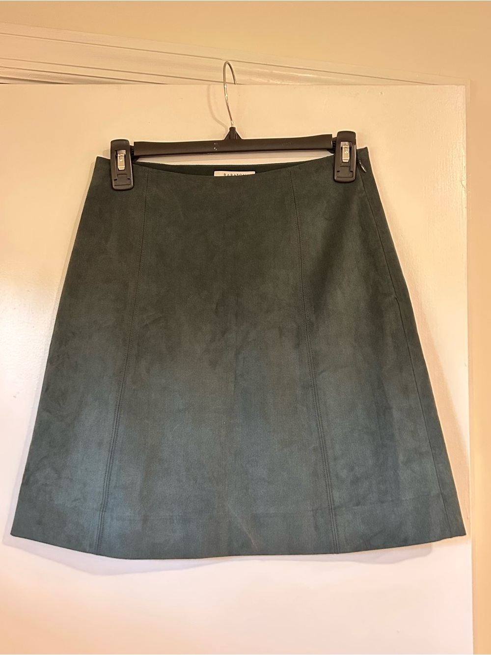 Babaton Aritzia Faix Suede Dark Green Mini Skirt Side Zip Size 4